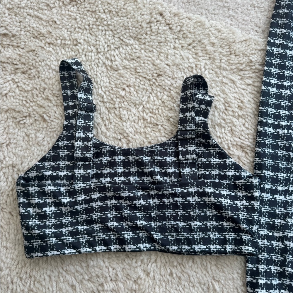 Terez HI-SHINE SCOOP NECK BRA (S) & LEGGINGS (XS) HOUNDSTOOTH - Picture 10 of 12